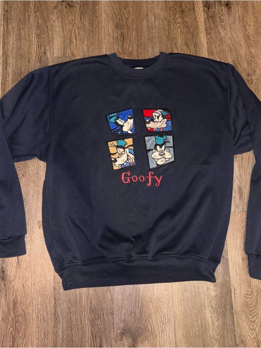 Vintage 90s Disney Goofy navy crewneck embroidered sweatshirt